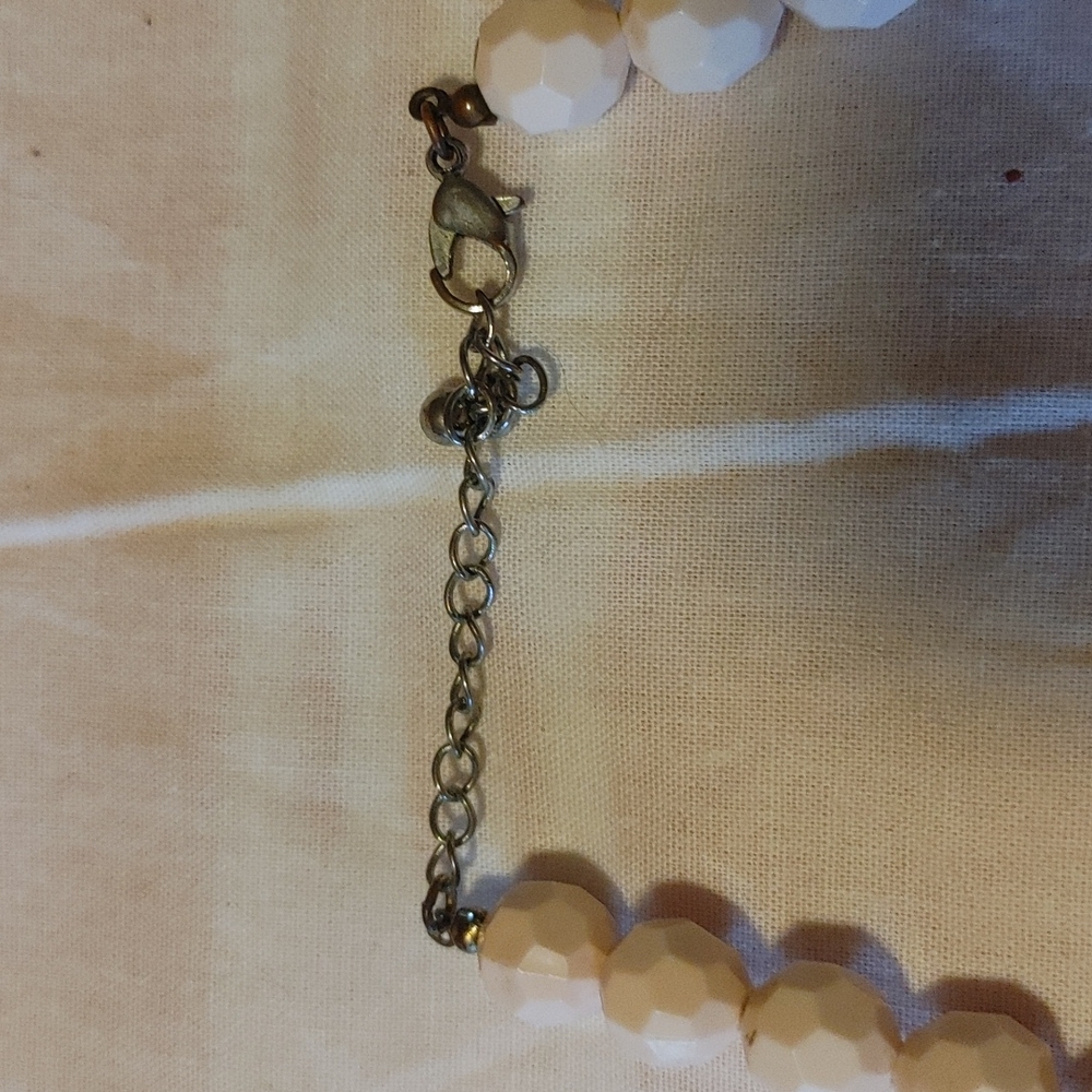 Costume Pale pink beaded necklace - Picture 3 of 4